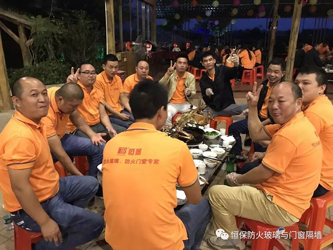 主題：“團結”與“效率”！精誠團結、再創新高！ --記公司在2017年10月17日組織了一場高明盈香戶外拓展旅游活動